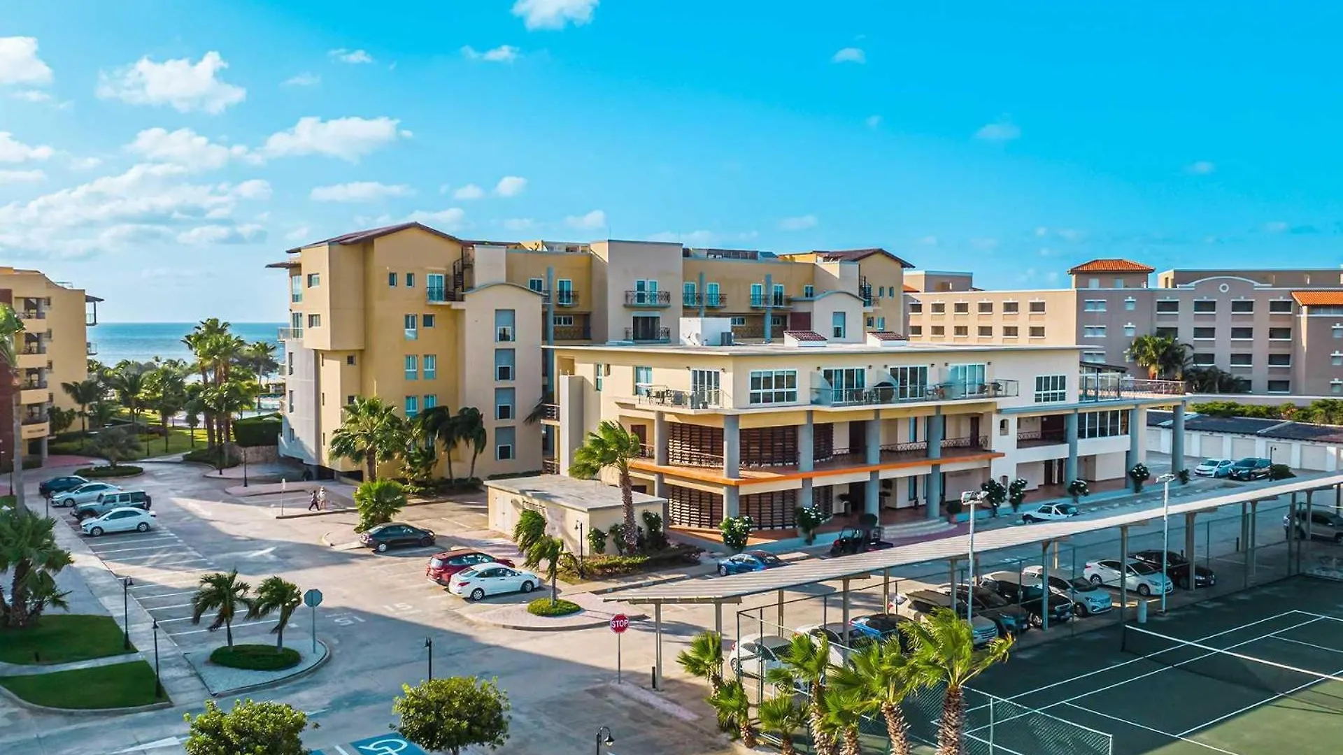 بيت للعطل Beachfront - Best View 2Br Condo - E422-2 شاطئ بالم