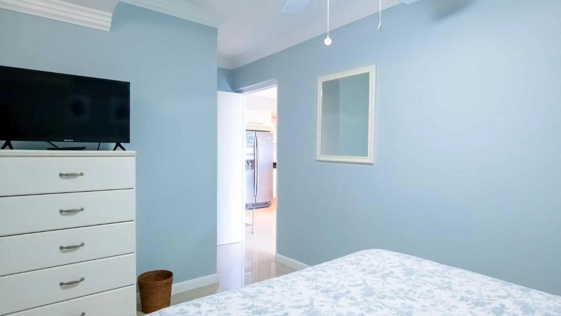 Beachfront - Best View 2Br Condo - E422-2 شاطئ بالم 0*,